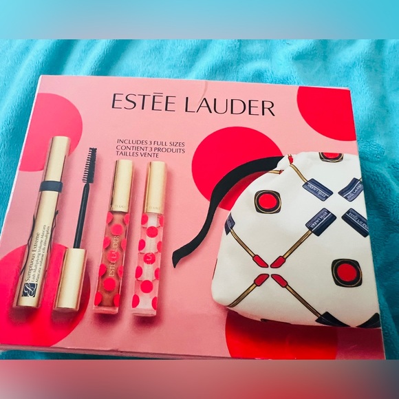 Este Lauder/ Includes 4 Gull sizes. 1 Glossy 1 Lips, lipstick, and1 Mascara!